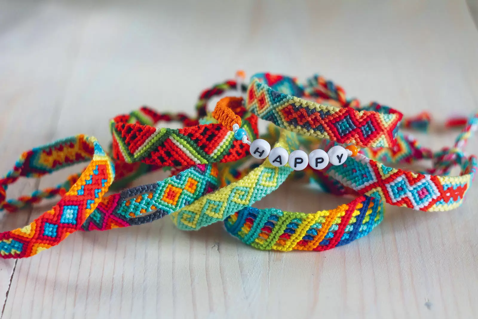 How to make a friendship bracelet in 5 easy steps